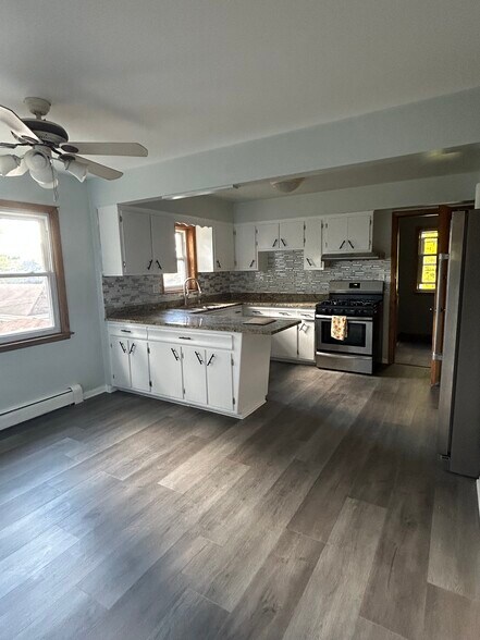 Primary Photo - 5714 N Lowell Ave