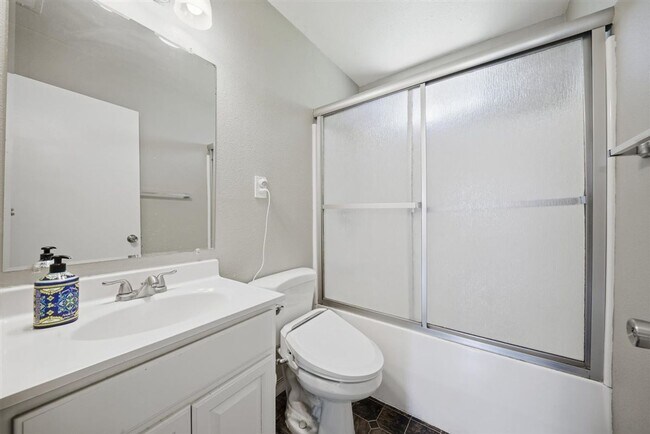 Building Photo - 2612 Ribier Way