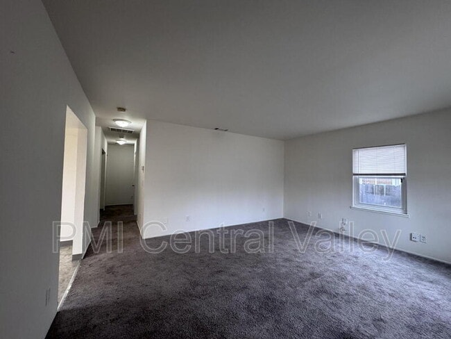 Building Photo - 136 E Stadium Dr