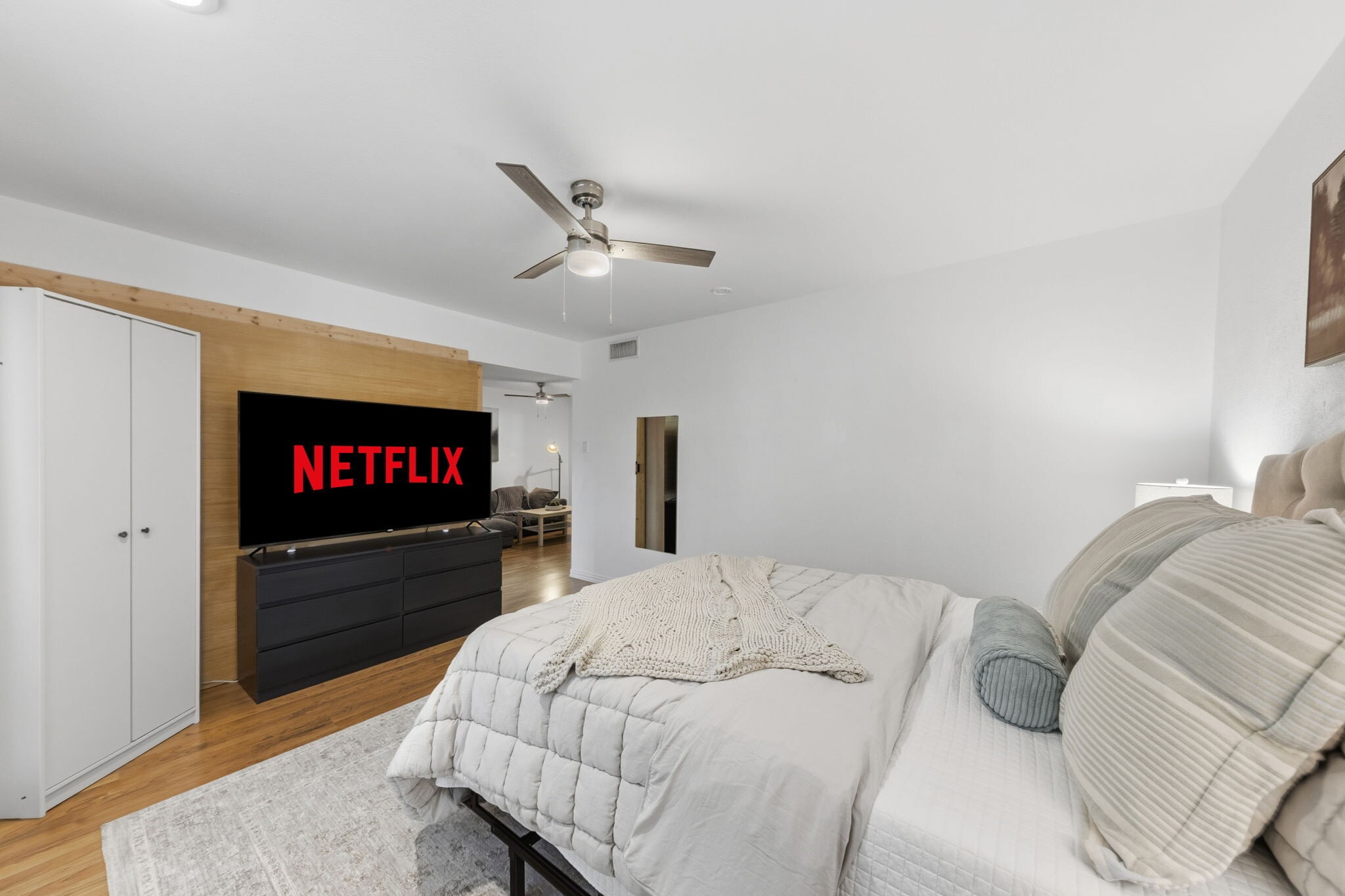 Building Photo - 5057 Les Chateaux Dr