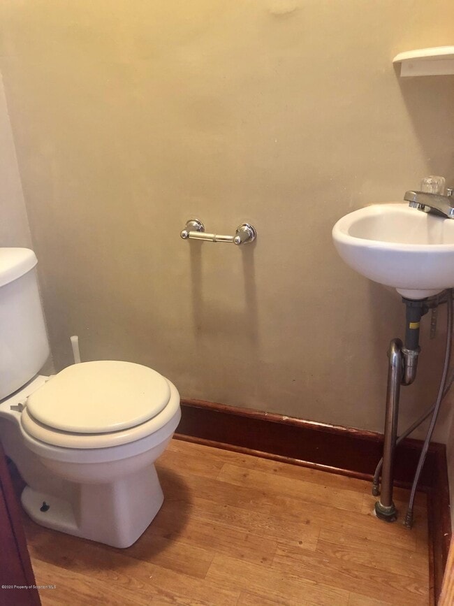 Building Photo - 504 School St