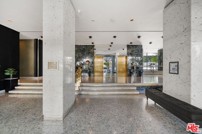 Building Photo - 10450 Wilshire Blvd