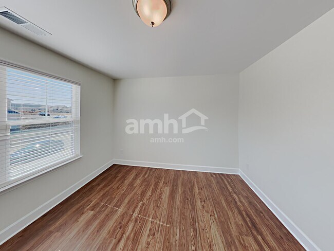 Building Photo - 950 Colonnade Dr