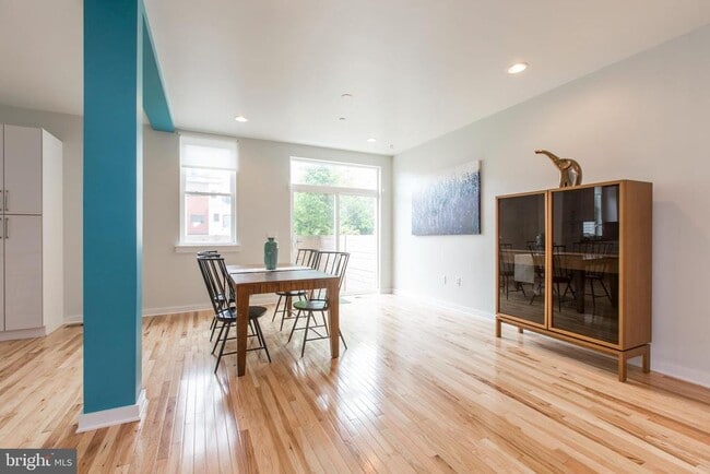 Building Photo - 3039 Baltz St