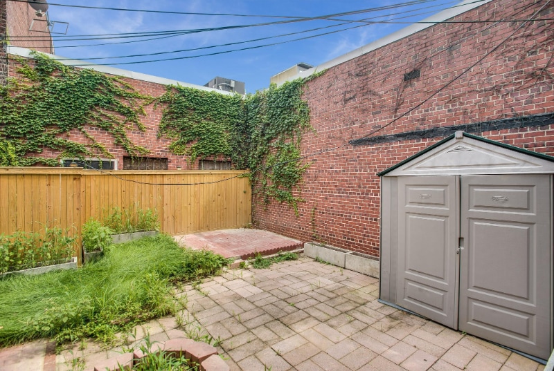 Building Photo - 729 10th St NE