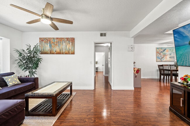 Building Photo - 1250 Stratford Ln