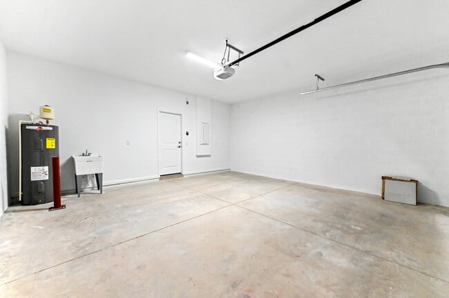 Building Photo - 4093 Longwood Lake Sq