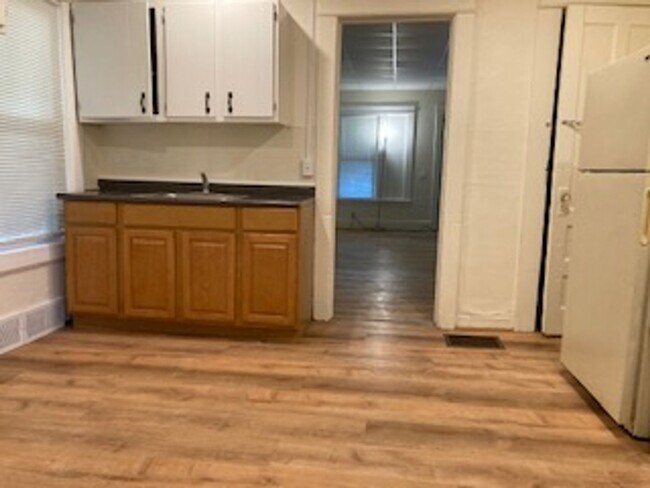 Building Photo - 86-88-88 Baycliff Dr