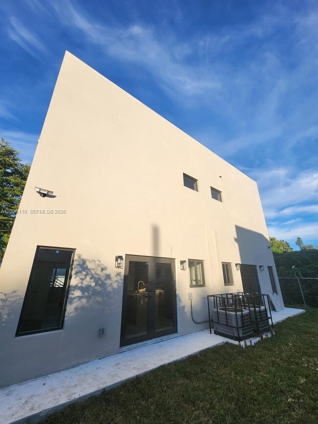 Building Photo - 6233 NW 20th Ave