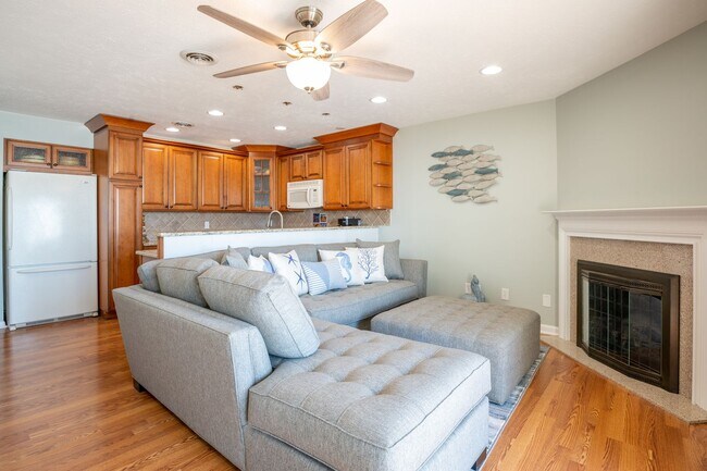 Building Photo - PERFECT FURNISHED RENTAL FOR A WINTER AT THE BEACH