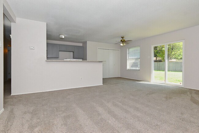 Building Photo - 1703 La Fontaine Ln