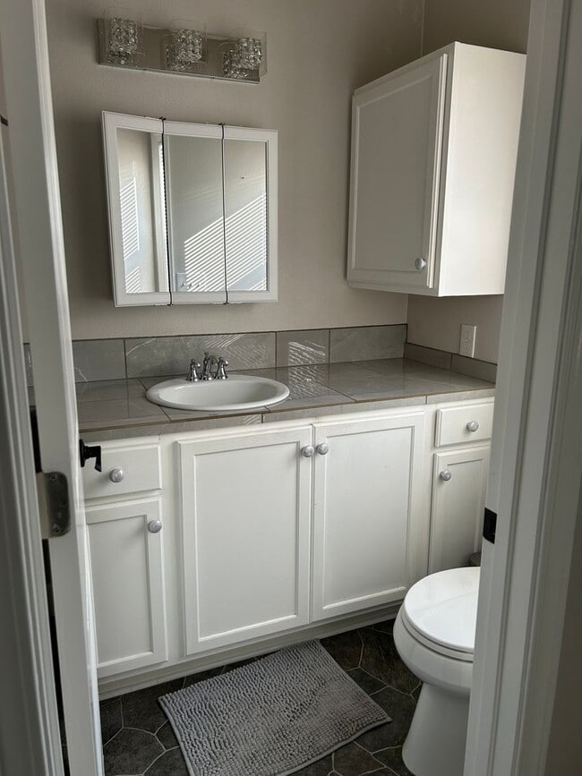 Building Photo - Adorable One bed/One bath furnished house!