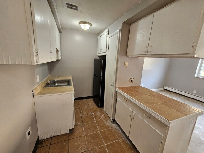 Building Photo - 1885 N Taylor Rd