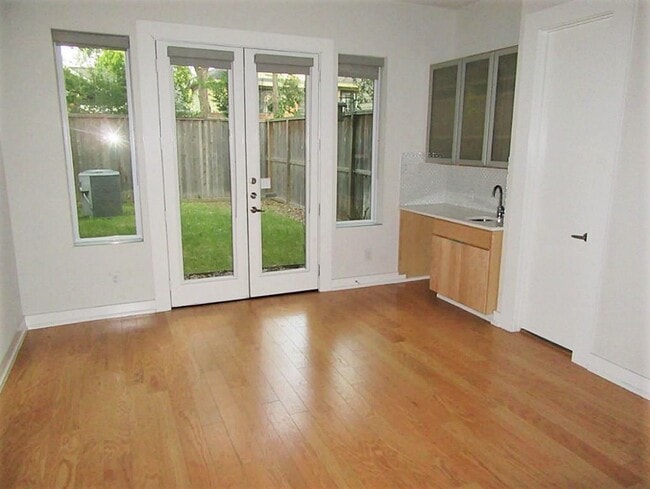 Building Photo - 1900 Mason St