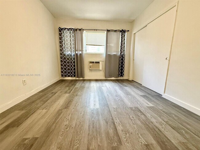 Building Photo - 780 81st St