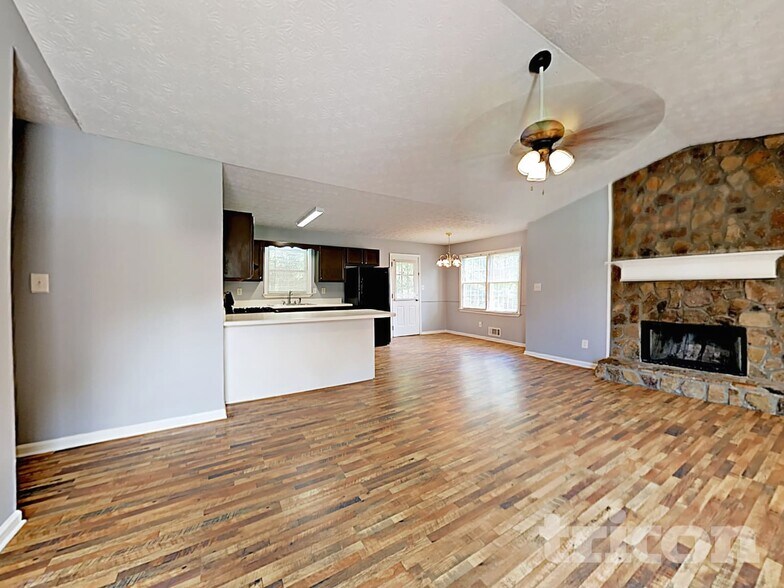 Building Photo - 237 Sweetwater Pkwy