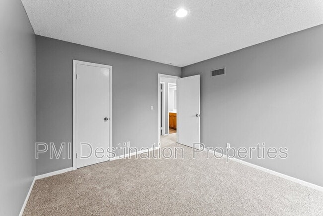 Building Photo - 16107 W 141st Terrace