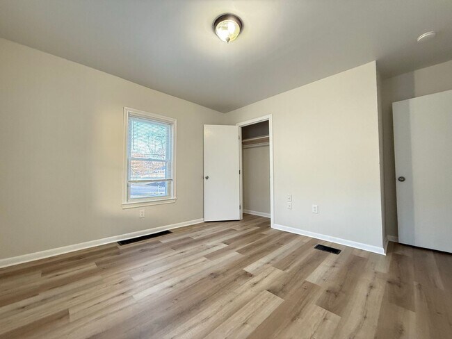 Building Photo - 154 Sylvester St