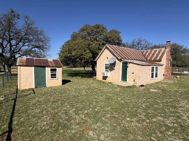Building Photo - Unique country living in fully furnished cabin! Easy drive to Stephenville.
