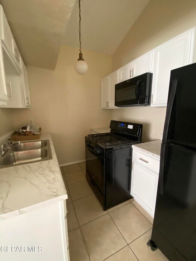 Building Photo - 823 Montera Rd