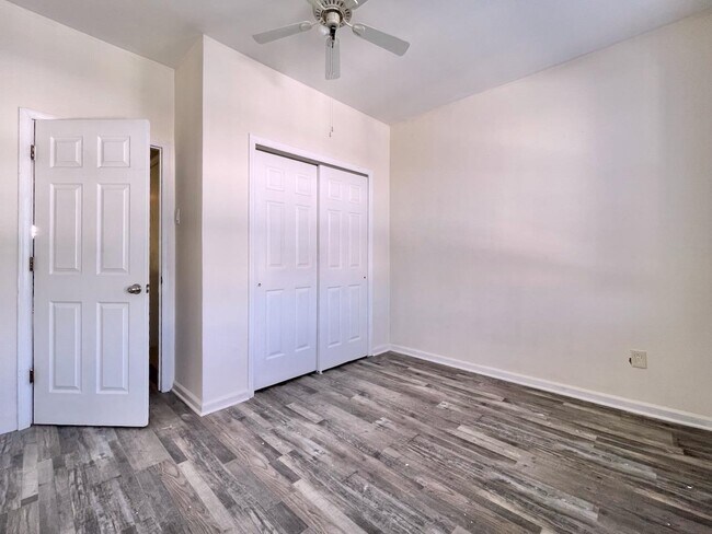 Building Photo - 405 61st St
