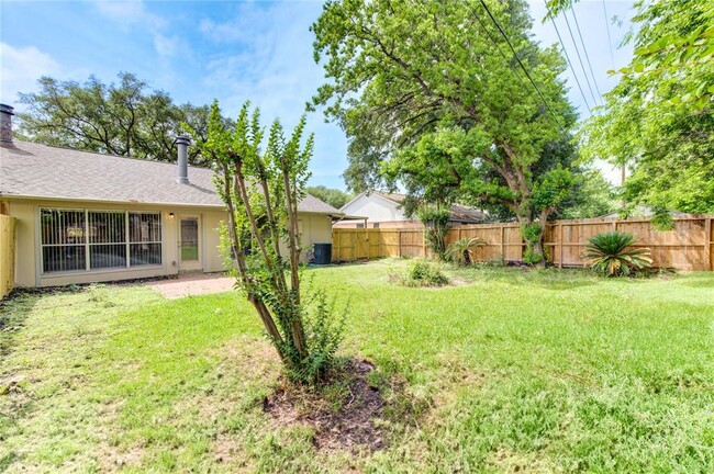 Building Photo - 3843 Westmeadow Dr
