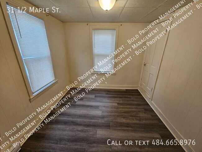 Building Photo - 31 Maple St