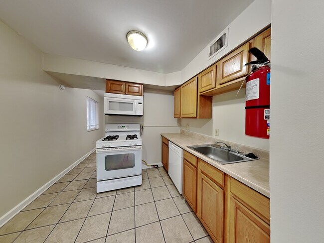 Building Photo - 331 E 18th Ave