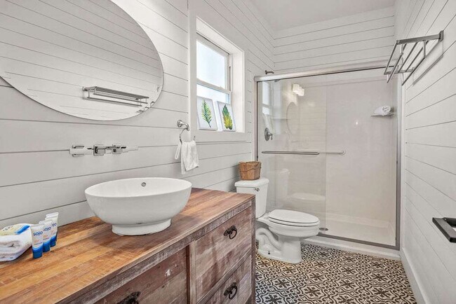 Building Photo - 707 Parkplace-SI ID1036727P