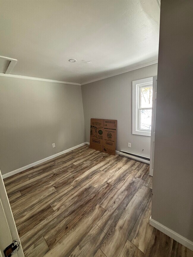 Building Photo - 280 Lakeshore Dr