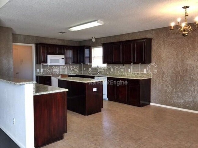 Building Photo - 4001 Cypress Gardens Dr