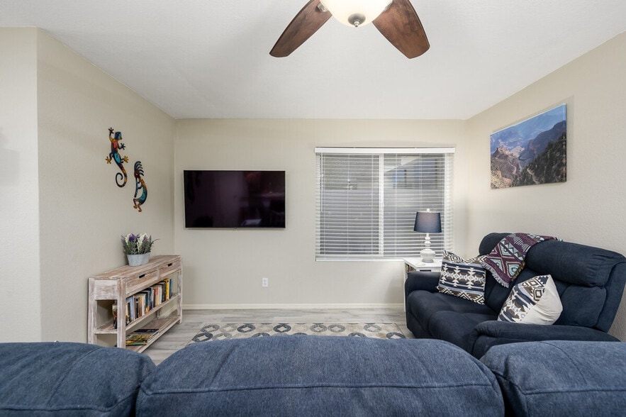 Primary Photo - 4850 E Desert Cove Ave