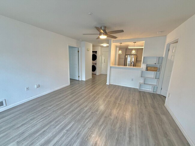 Building Photo - Secure Downtown Oakland 2 BR,2 BA with Garage Parking, EV Charging