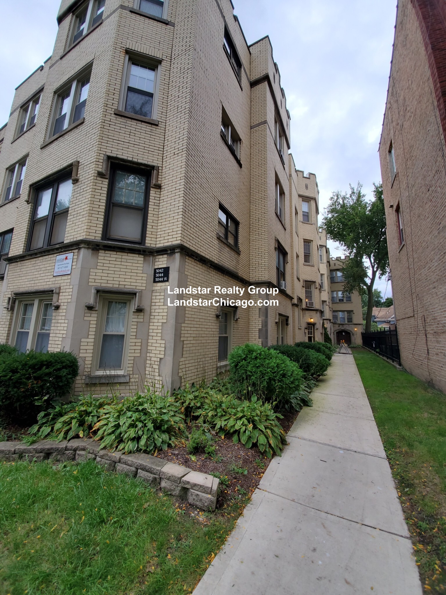 Building Photo - 5042 N Wolcott Ave