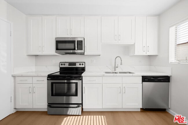 Building Photo - 1206 S Holt Ave