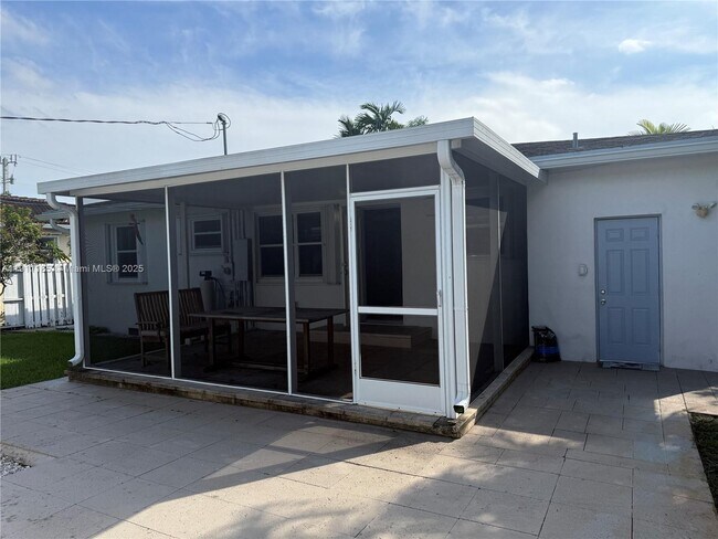 Building Photo - 1847 Wiley St