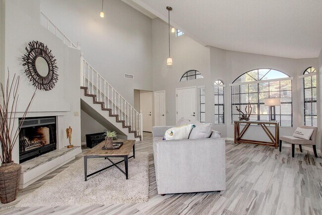 Building Photo - 4435 E Amberwood Dr