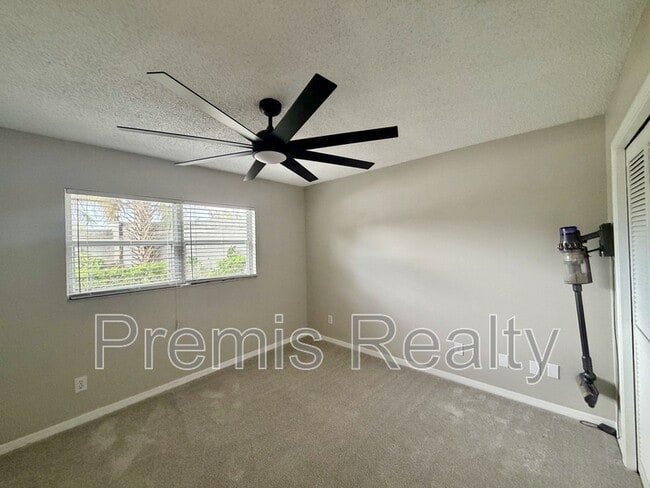 Building Photo - 102 Steeplechase Ln
