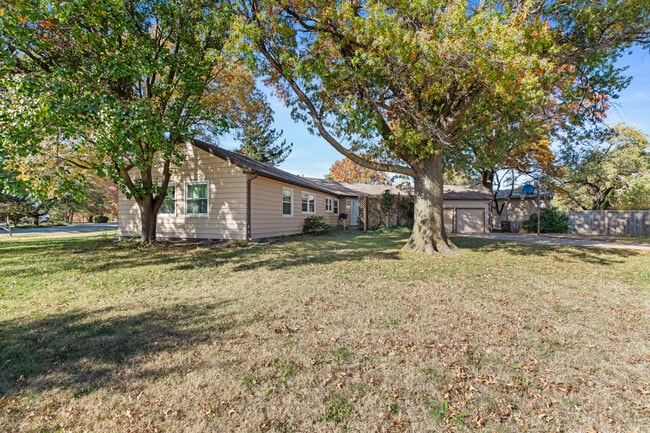 Building Photo - 22 E Hawthorne St