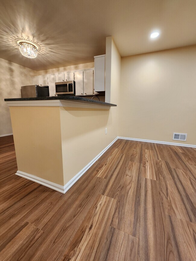 Building Photo - 33 Cypress Ct