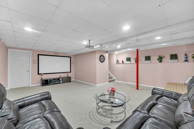 Building Photo - 898 Lakestone Ln