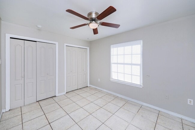 Building Photo - 2220 Santa Cleotilde Ave