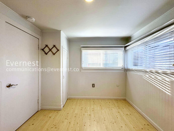 Building Photo - 4118 Wyandot St