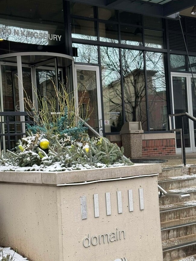 Building Photo - 900 N Kingsbury St