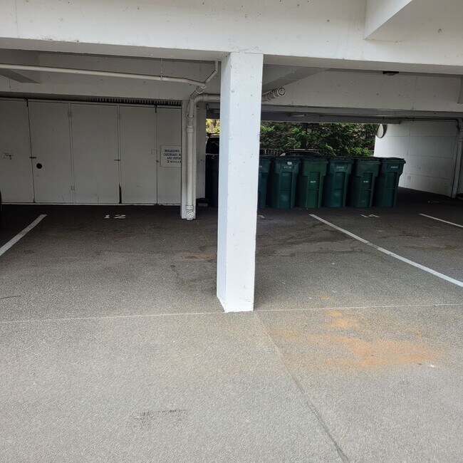 Building Photo - Charming 1 Bedroom Condo in Boutique Kirkl...
