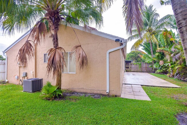 Building Photo - 18813 Cloud Lake Cir