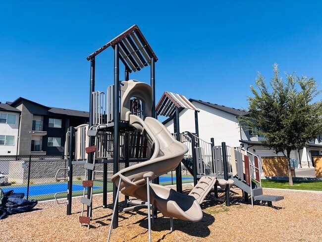Building Photo - 426 W 85 S