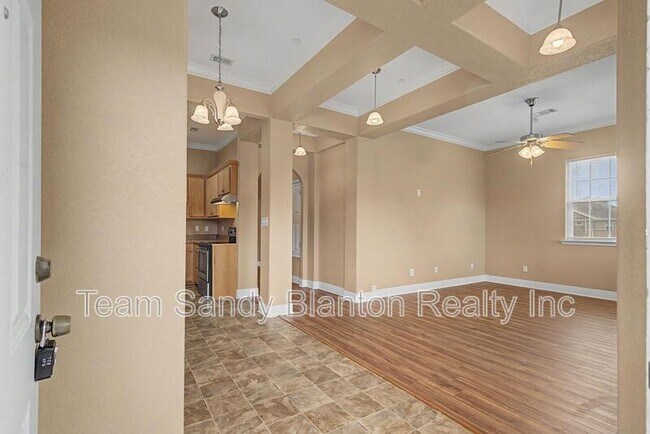 Building Photo - 542 S 72nd Ave