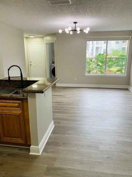 Building Photo - 715 Sugar Bay Way