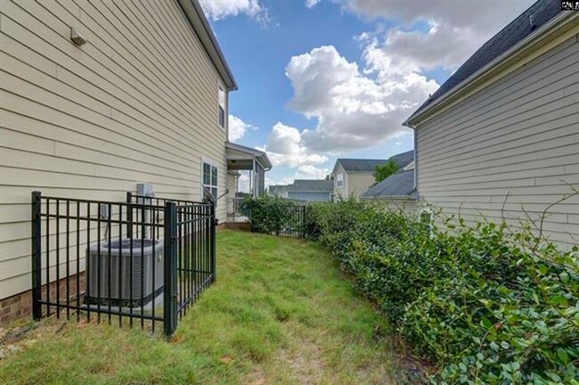 Building Photo - 3 Bedroom, 2.5 Bath in Rosewood Hills - Wa...